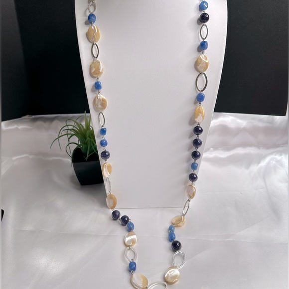 Vintage Talbots Mother Of Pearl And Small Stone Silver Tone Necklace - Picture 5 of 8